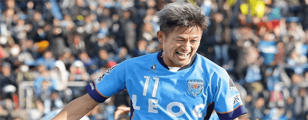 O japonês Kazuyoshi Miura, é o jogador profissional mais velho do